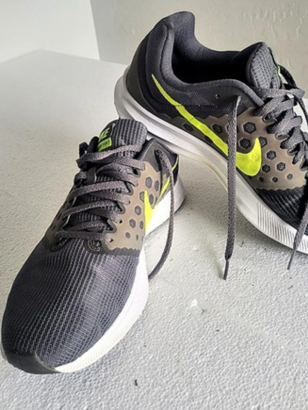 Nike Downshifter 7 Men's Gray & Green US 9.5